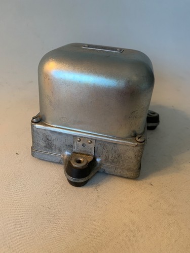 NOS Bosch 6 Volt Voltage Regulator Radio Suppression MERCEDES-BENZ RS/UAM200/6A1 - Picture 3 of 7
