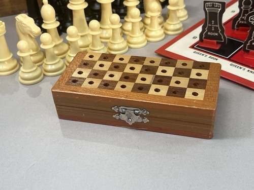 Vintage 1976 E S Lowe Tournament Chess Tutor Set w Staunton Chessmen & Mini Set - Picture 14 of 23