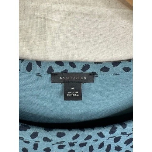 Blusa Ann Taylor azul-petróleo geada estampa animal manga dolman tamanho médio - Imagem 4 de 4