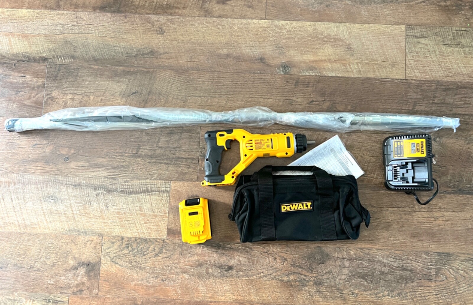 DEWALT 20V MAX* Concrete Vibrator, Pencil (DCE531M1) with Battery and