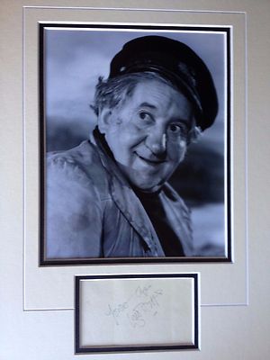 WILL FYFFE - ENTERTAINER & SCHAUSPIELER - SUPER SIGNIERTES S/W FOTODISPLAY