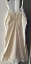 Milco New York Vtge Womens Full Slip Size 34 Light tan Lace Length 30" Nylon USA