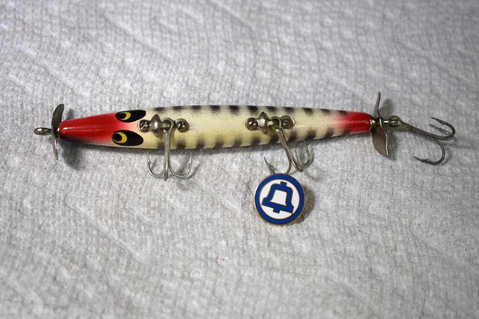 Señuelo de pesca Smithwick Devil Horse, cebo Topwater conocido por ser eficaz para la lubina Foto 2 de 4