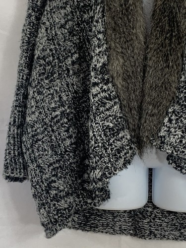 XOXO Sz XL Grey Verigated Open Front Faux Fur Trim Braid Back Sweater Curved Hem - Picture 6 of 12