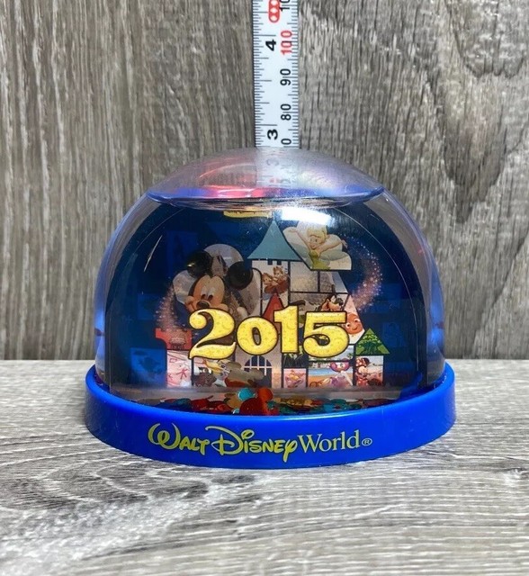 2015 Walt Disney World Mickey & Friends Castle Plastic Snow Globe