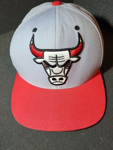 Mitchell And Ness Chicago Bulls Hat Adjustable in good shape - 第 1/6 張圖片