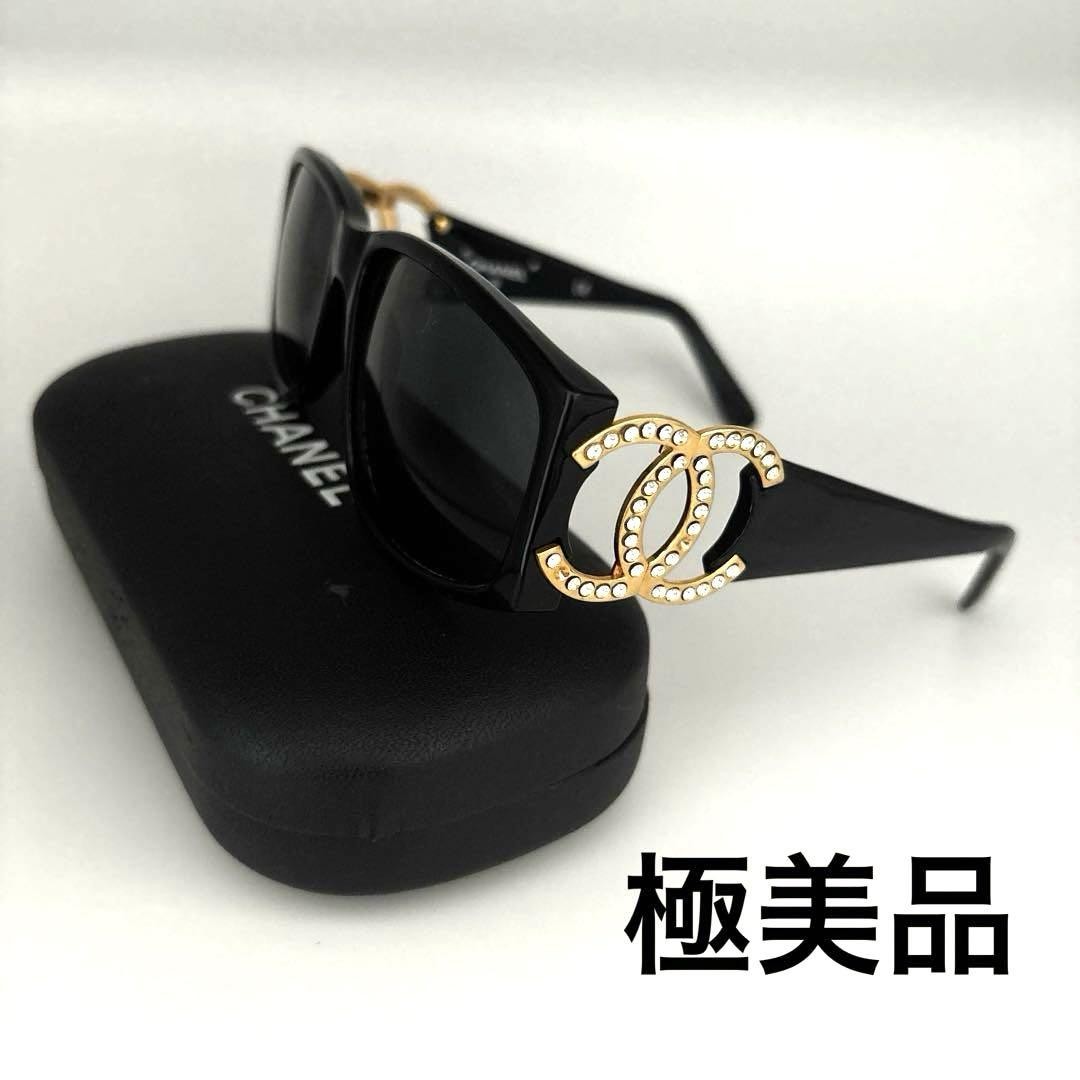 【大人気 美品】CHANEL sunglasses BLACK GOLD CHANEL 02461 Sunglasses Rhinestone Coco Mark Black Gold Made