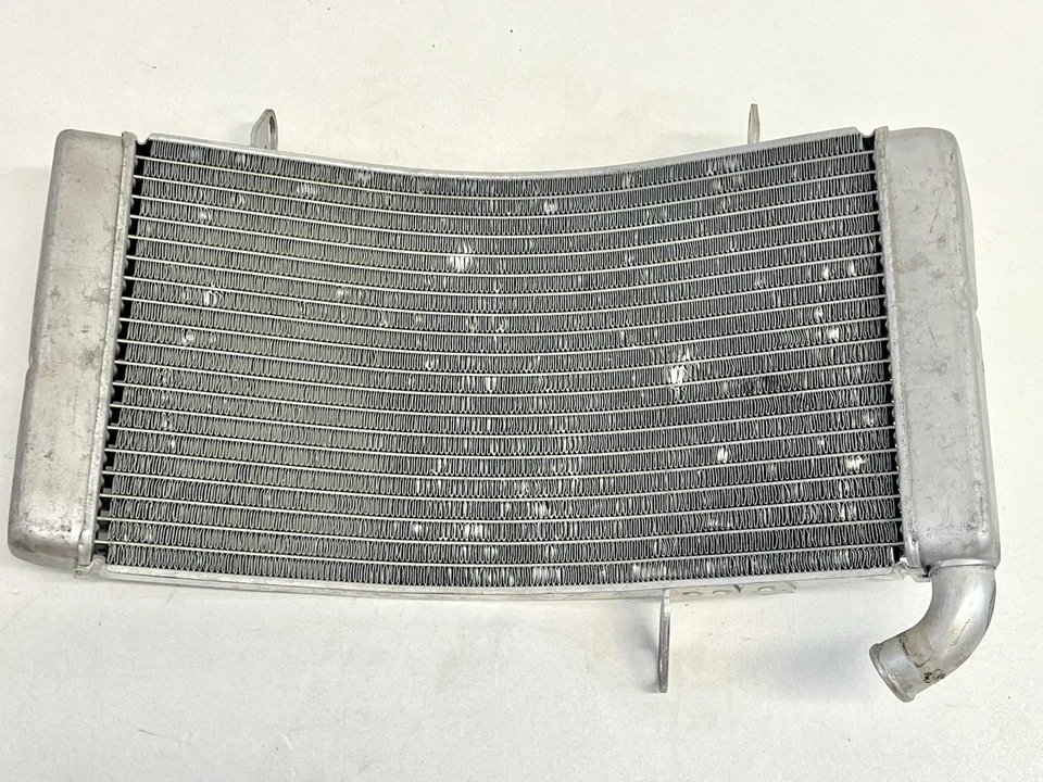 Radiador enfriador de agua genuino Ducati usado 748 996 916 998 S R PLC SP 54840081A Foto 2 de 4