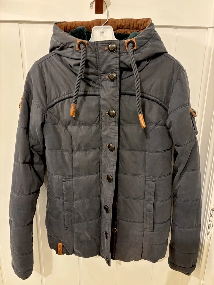 Chaqueta utilitaria Naketano Breakfast Club azul acolchada con capucha cremallera completa pequeña nueva con etiquetas Foto 2 de 4