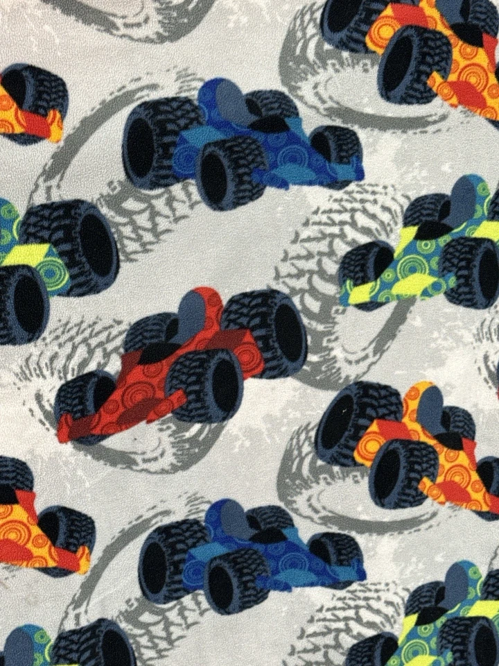 Cobertor de lã feito à mão Monster Trucks laranja e cinza 5x4,5’ reversível - Imagem 3 de 4