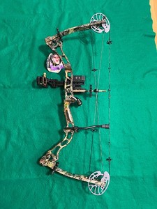 Arc Bowtech Assassin 40-60 LBS Main Gauche - Camo Gris - Fabriqué USA