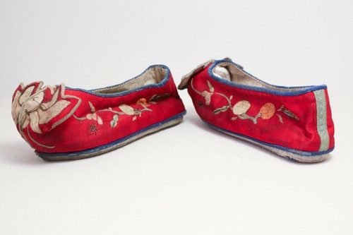 Pair of Antique Chinese Handmade Embroidered Lotus Children's Shoes / SS906 - Picture 3 of 6