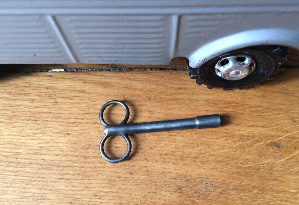 Clef pour le camion Tube HY des Jouets Citroen & JRD & CHR - Photo 4/4