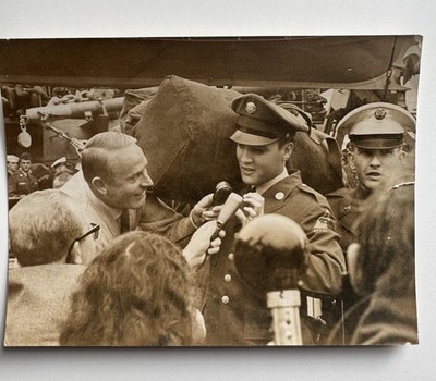 1958 ELVIS PRESLEY ARRIVES GERMANY Bremerhaven Original UPI Wire Photo Randall