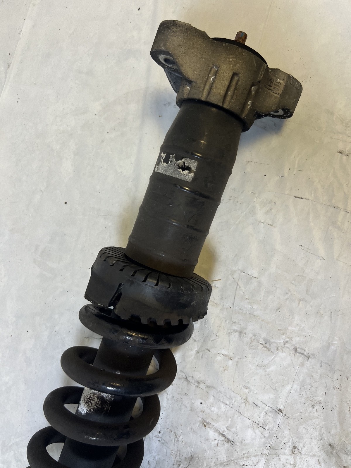 2014 - 2019 MASERATI GHIBLI REAR SHOCK ABSORBER STRUT OEM 06700088990