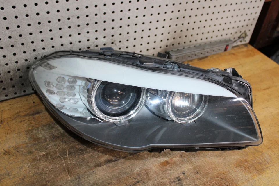 2011 (DAMAGED) BMW F10 528I 535I 550I M5 RIGHT PASSENGER HID XENON HEADLIGHT AFS - Image 3 of 4