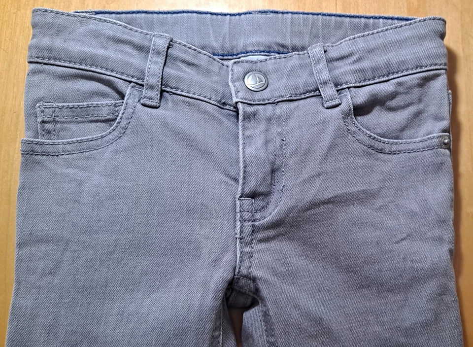 Pantalones de mezclilla grises Petit Bateau niño pierna recta 3T 3ans/95 cm Foto 3 de 4