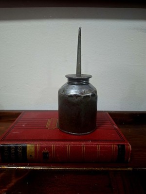 VINTAGE 1950s OIL CAN  7 Inches 