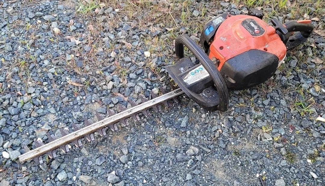 Redmax cht220 on sale hedge trimmer