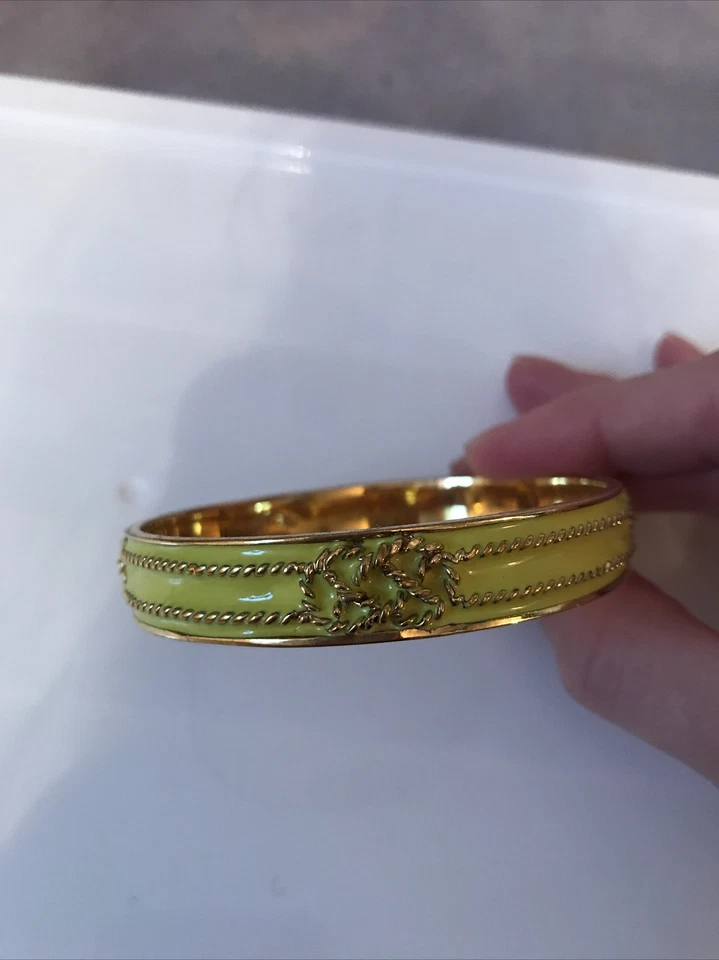 Pulsera C Wonder Esmalte Amarillo Tono Oro Brazalete Círculo Con Cuerda Dorada/Nudos Foto 3 de 4