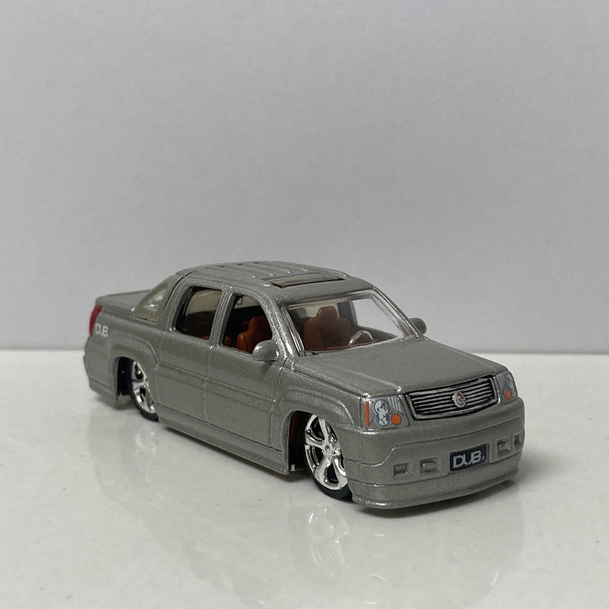2002 Cadillac Escalade EXT 限定品 2002 02 Cadillac Escalade EXT Collectible 1/64 Scale Diecast