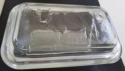 Vintage Glass Refrigerator Butter Dish With Embossed Cow Lid - Arcorac France - Picture 2 of 13
