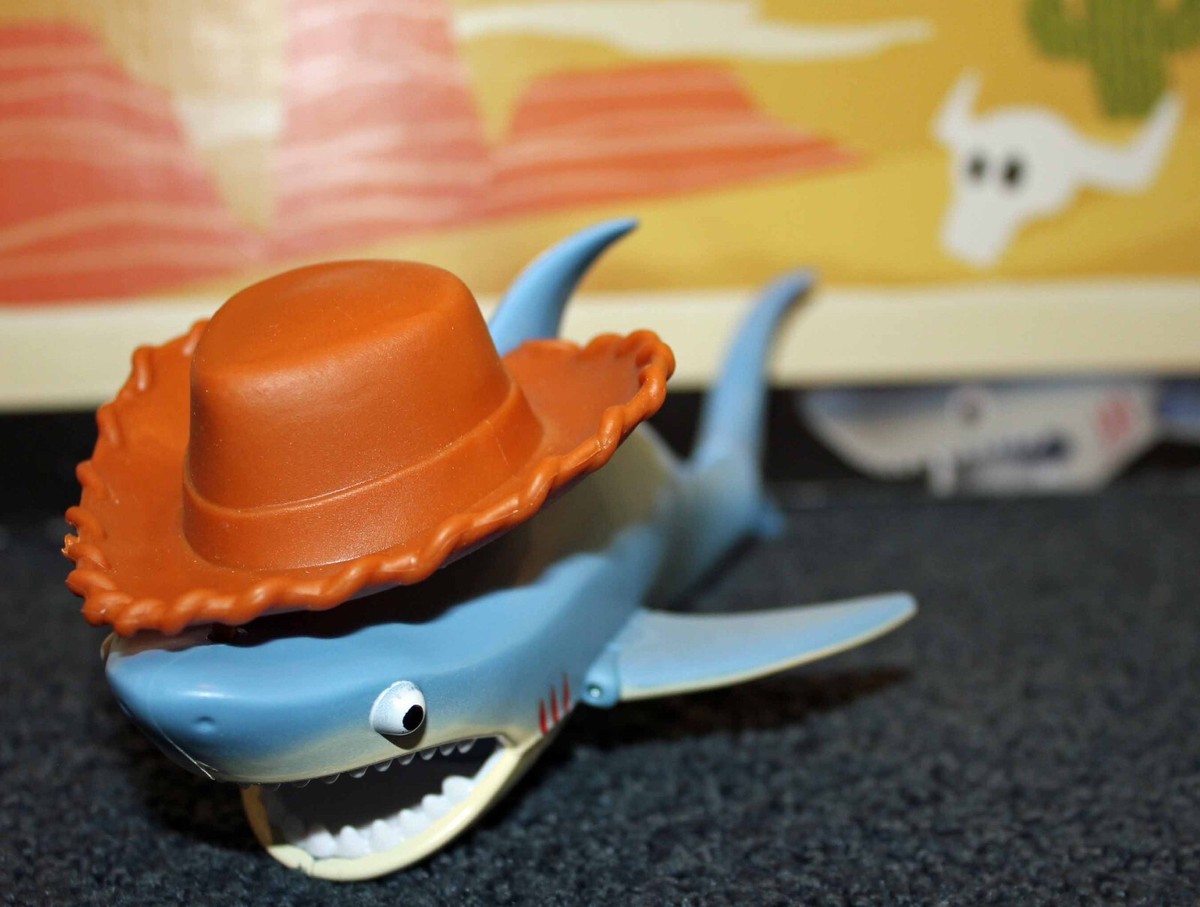 Toy Story RARE Mr. Shark Action Figure! Look I am Woody! Howdy