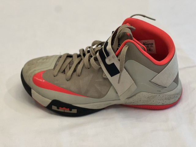 Size 11.5 - Nike LeBron Zoom Soldier 6 