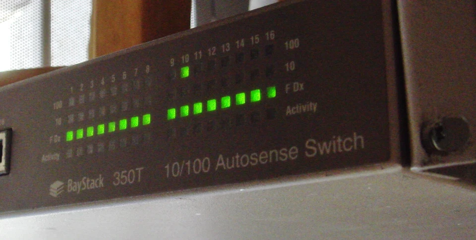 BAYSTACK 350T BAY NETWORKS ASE-THUB 16 PORT Canada, powers up - Image 3 of 4