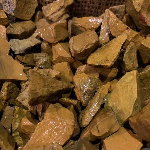 2000 Carat Lots of (SMALL) Yellow Jasper Rough - Plus a FREE Faceted Gemstone - Picture 6 of 7