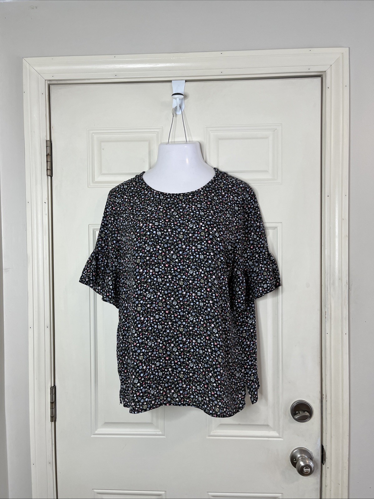 Loft Women's Size Large Multicolor Floral Polyester Short Ruffled Sleeve Top