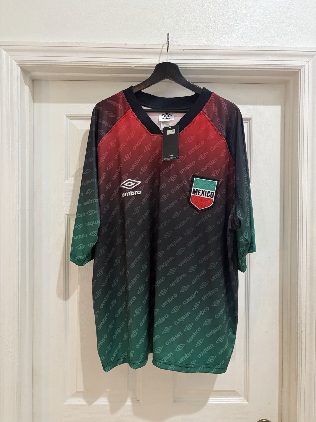 NWT Umbro Mexico Soccer Jersey Men’s XL Green Black Red 3/4 Sleeve Futbol Shirt
