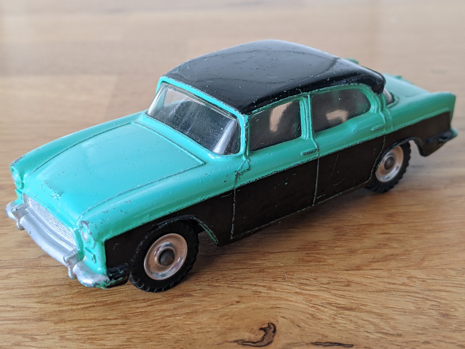 Dinky 165, Humber Hawk - Free Price Guide & Review