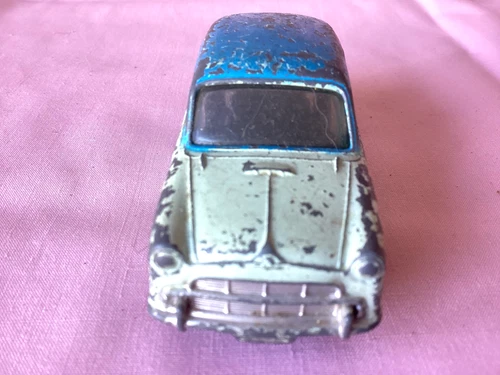 VINTAGE  CORGI  TOYS  MORRIS  COWLEY.