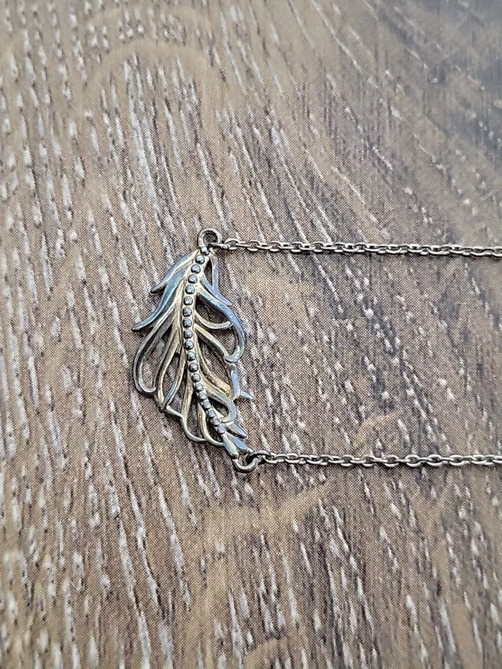 Collar de cadena de ley Chamilia para mujer colgante de plumas de plata 925 acabado tonificado Foto 4 de 4