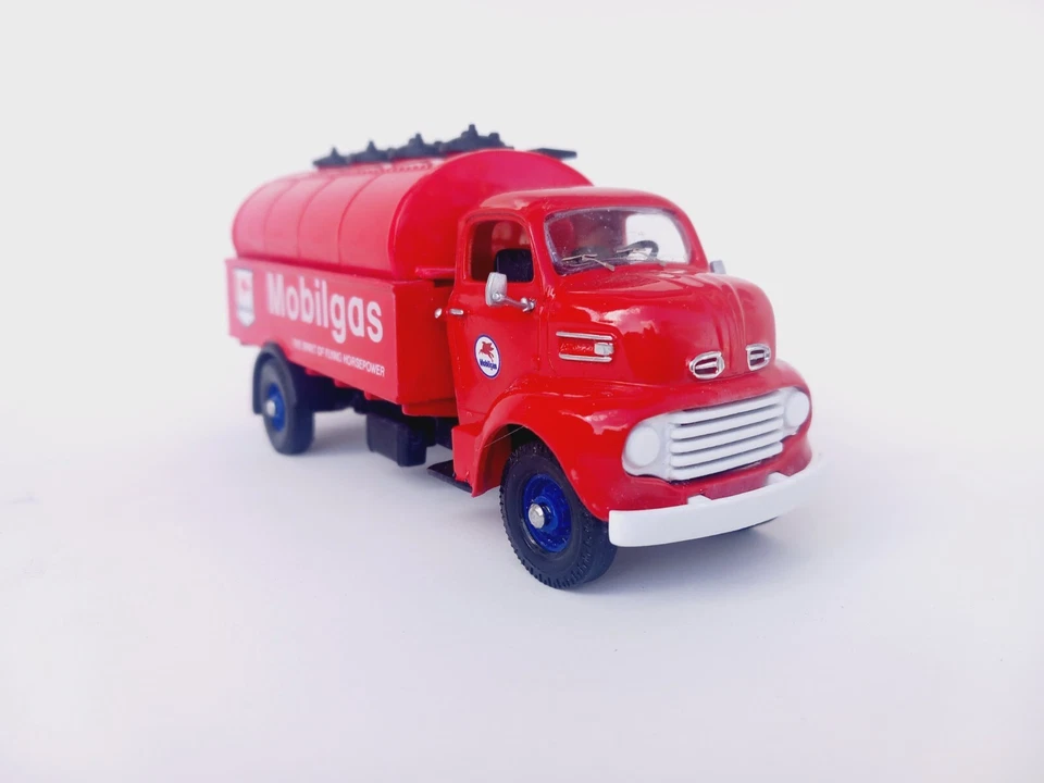 1/50 o scale 3d printed 1948 Ford COE tanker truck handmade custom kitbash - Image 4 of 4