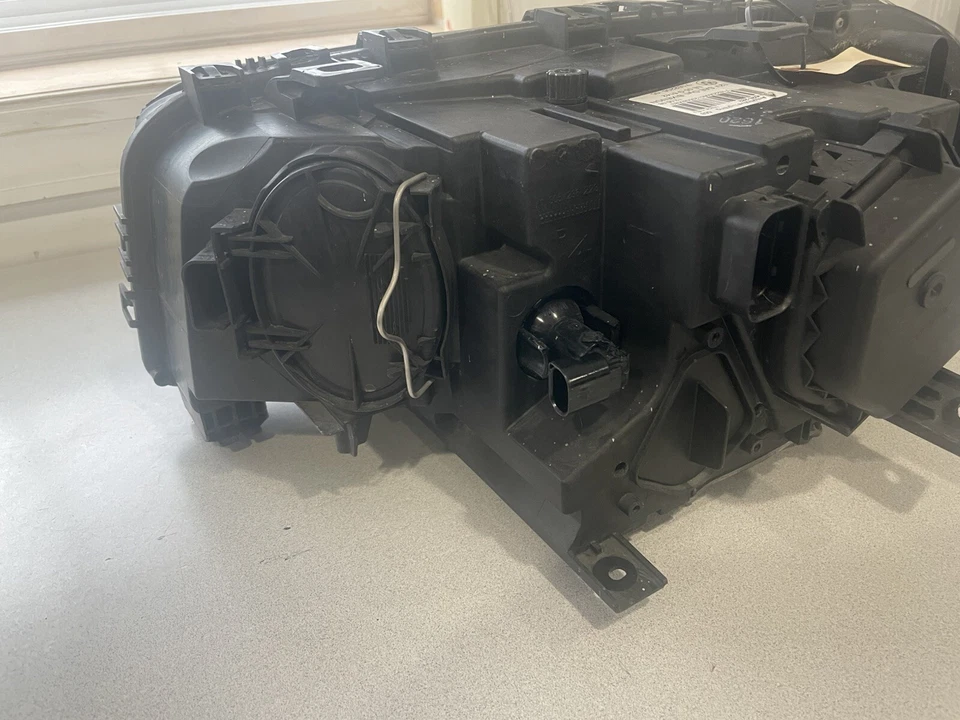 2006-2009 BMW X3 3.0Si E83LCI ~ FAROL DIREITO ~ XENÔNIO ~ 63123456044 ~ PEÇA DE FABRICANTE DE EQUIPAMENTO ORIGINAL - Imagem 4 de 4