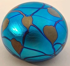VINTAGE RICHARDSON Blue Iridescent Trailing HEARTS Art Glass Paperweight 1980