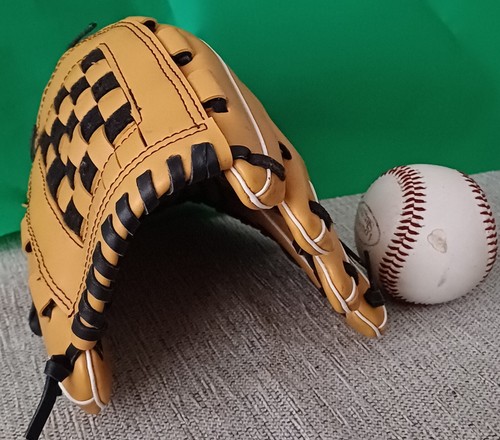Louisville Slugger Baseball Softball Glove 10.5 tpx131k Left Hand + softball vgc - Picture 6 of 8