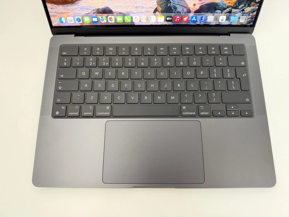 Apple MacBook Pro 14" M3 Max · 128GB · 4TB, photo 2 of 5