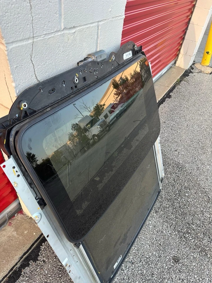 Dodge Charger Sunroof / Moonroof Assembly 2015–2021 – Unidade completa OEM - Imagem 3 de 4