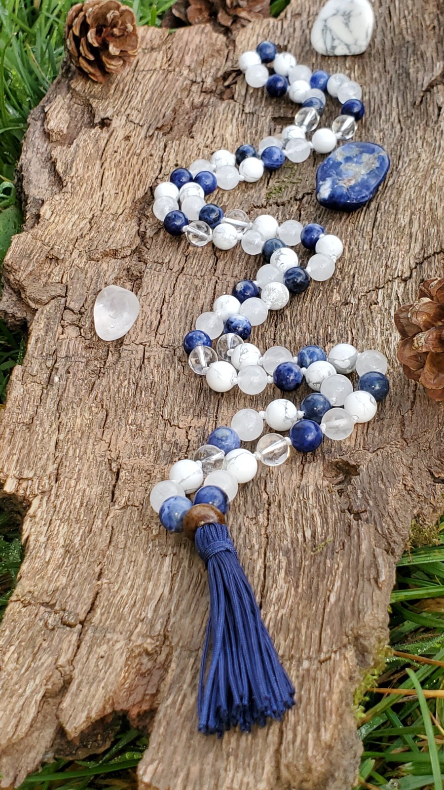 Mala anti-stress en howlite blanche et sodalite contre l'anxiété