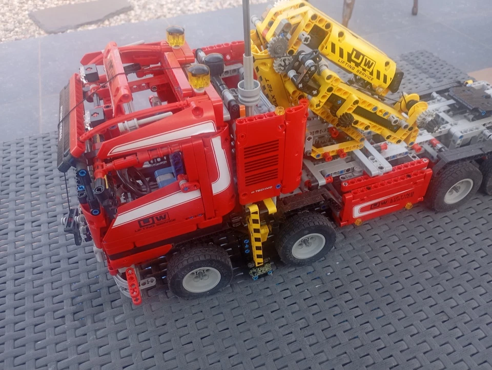 LEGO Technic 8258 Crane Truck, photo 4 sur 5