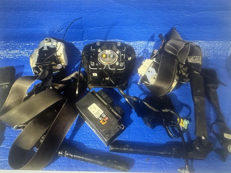 Chevrolet Silverado 1500 2017-2018 rueda del conductor y airbag y cinturones de seguridad Foto 3 de 3