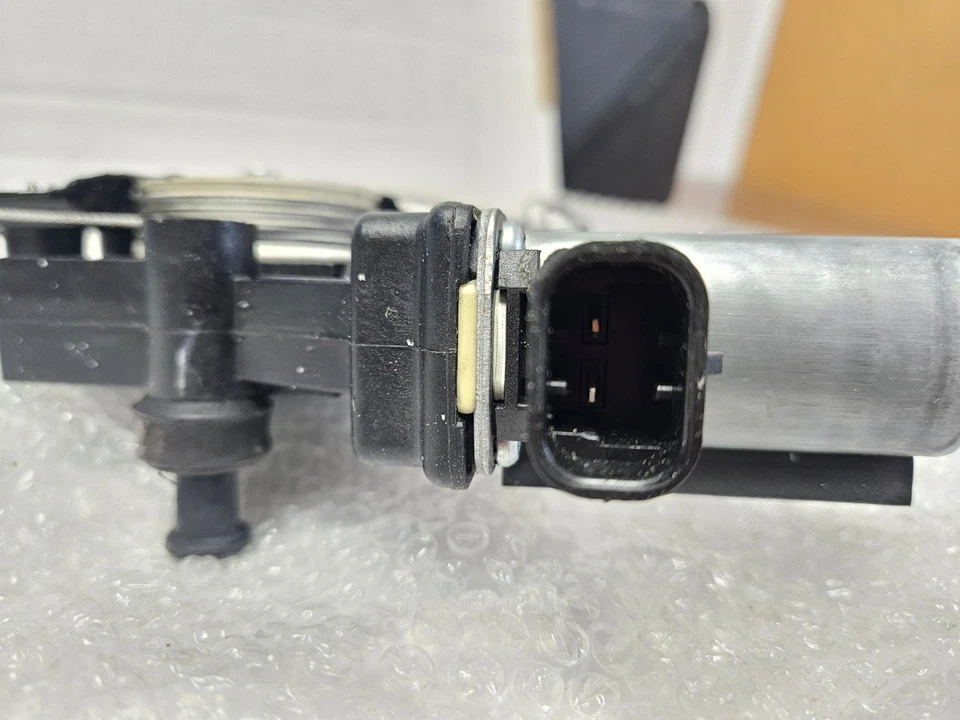 Front Passenger Side Window Regulator Assembly w/ Motor Fits 2012-2017 Fiat 500 - Image 3 of 4