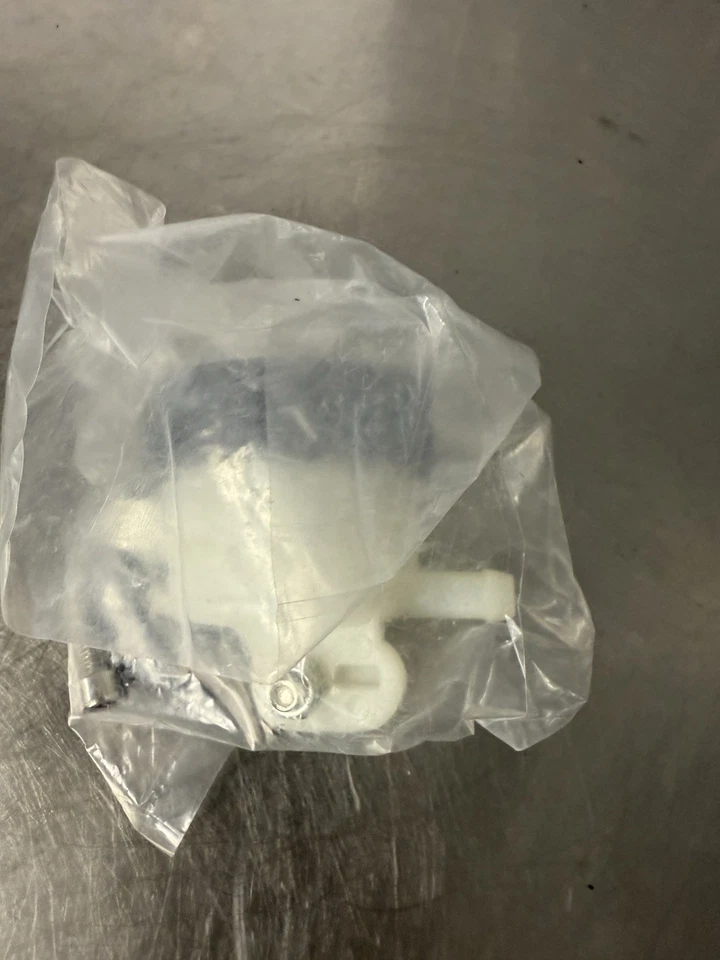 Tanque de depósito de líquido de cilindro maestro de frenos para Suzuki SV650 SV1000/S GSXR600/750 Foto 3 de 3