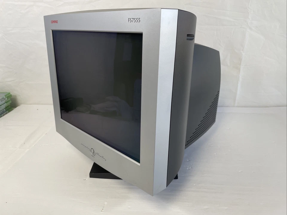 Compaq FS 7555 17" VGA CRT Monitor. Tested. Comes with power & monitor cables - Image 3 of 4