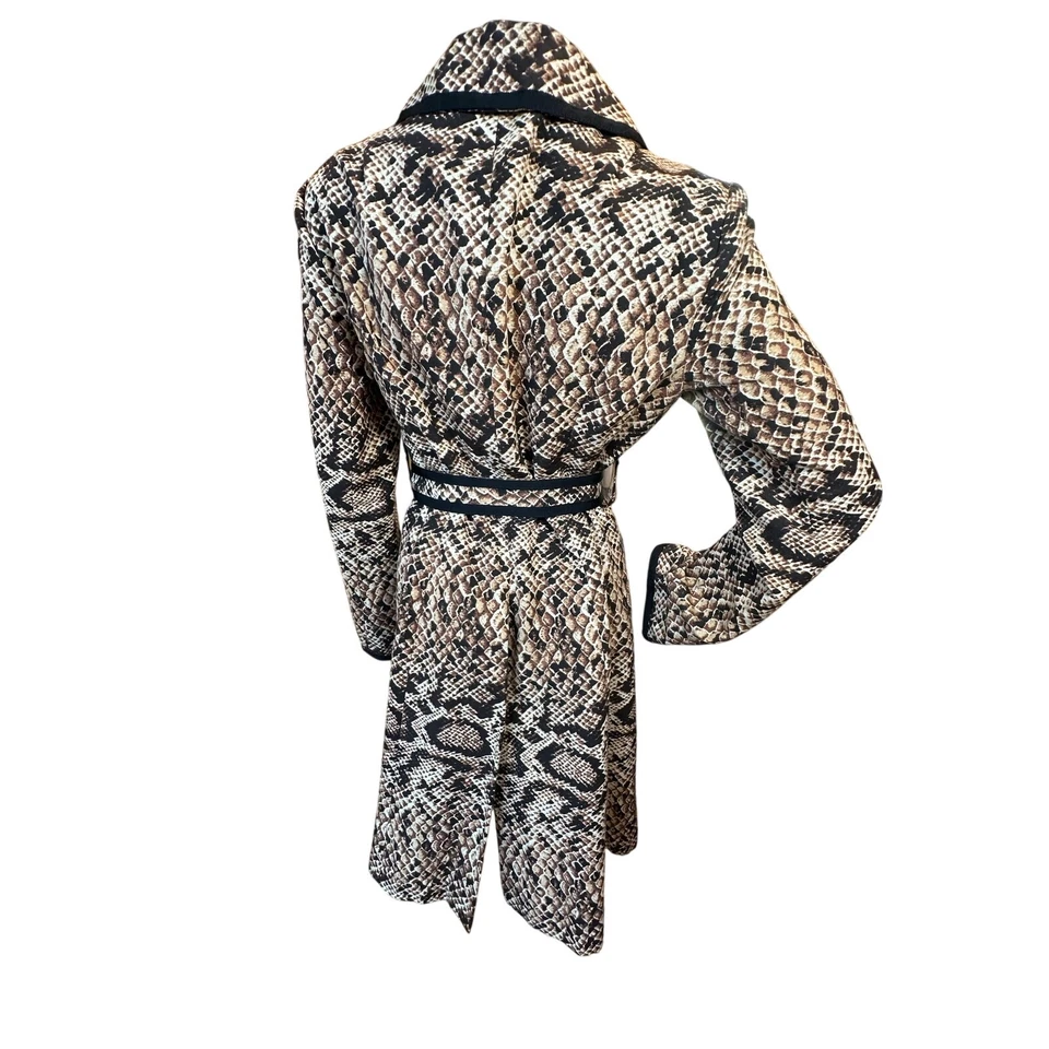 Jaqueta sirene escritório esposa máfia trench coat estampa animal Nanette Lepore tamanho 6 - Imagem 3 de 4