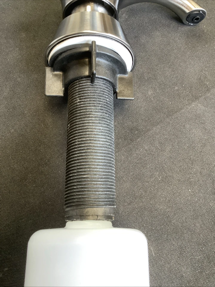 Dispensador de jabón Delta. Acero inoxidable ártico. RP50781AR S2 Foto 3 de 4