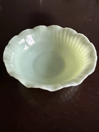 Anchor Hocking Vintage Jadeite 7 1/2" Swirled Bowl with Ruffled Edge